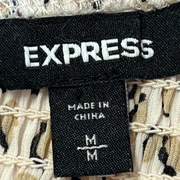 Express women’s size, medium, cheetah, print, shirred puff sleeve blouse - Picture 7 of 10